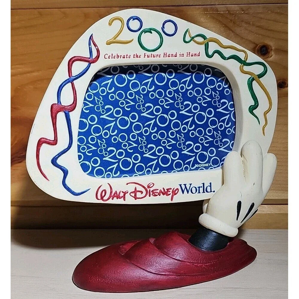 WALT DISNEY WORLD 2000 Celebrate the Future Hand In Hand